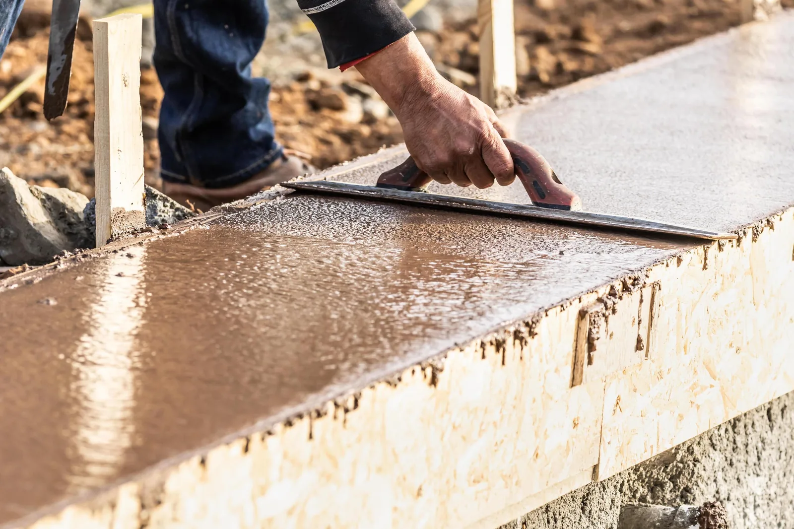 Concrete pool deck coping installation in Tampa